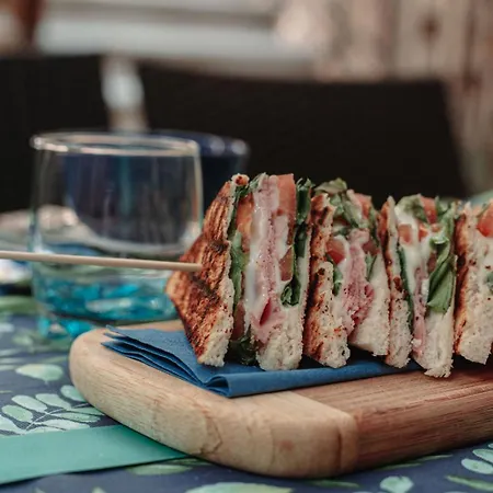 La Corte לינה וארוחת בוקר 3*